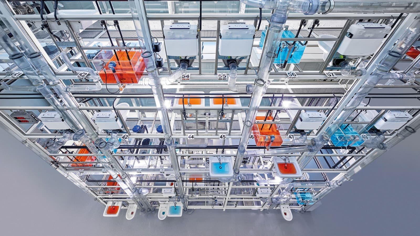 Geberit를 사용한 하수 유압 장치 Geberit를 사용한 하수 유압 장치